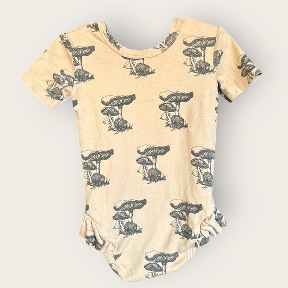 Kate Quinn onesie - Picture 1 of 3